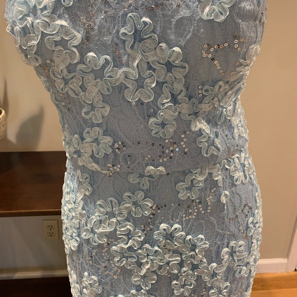 Formal dress by AQUA  blue lace long gown. Gorgeous! - Picture 4 of 6